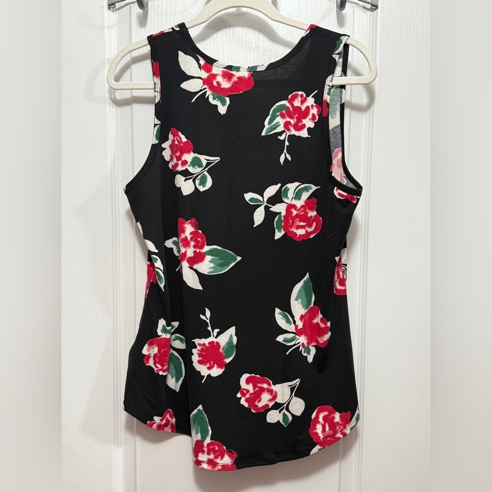 NWT LuLaRoe Tank Top Women’s‎ L Black Red Roses Sleeveless Floral Dark Romantic - Picture 2 of 16